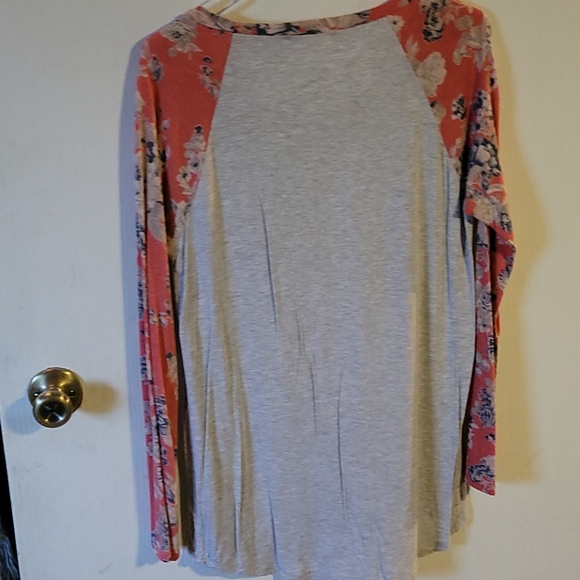 Womens size L top - Picture 4 of 4